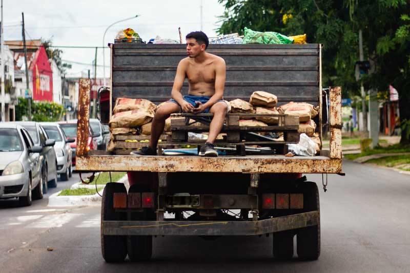 más pobres y menor poder adquisitivo