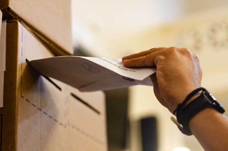 En la siguiente etapa, los partidos tendrán tiempo hasta el 1 de agosto para presentar sus boletas. El 11 de agosto será el último día para corregir errores en el padrón y designar autoridades de mesa. Finalmente, el 16 de agosto se publicará la ubicación de las mesas y las autoridades asignadas.