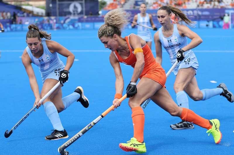 El seleccionado argentino de hockey femenino mañana definirá si se alza con una presea en estas olimpíadas, cuando enfrente a las 9 (de Argentina) a las belgas, que perdieron contra las chinas (3-2 en los shoot-outs tras el 1-1 en el tiempo regular) en la otra semifinal.