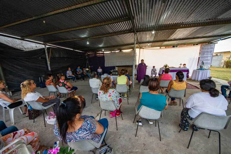 Desde el año 2010, con la consolidación del barrio, los vecinos recibieron la donación de 3 terrenos para la construcción de la capilla.