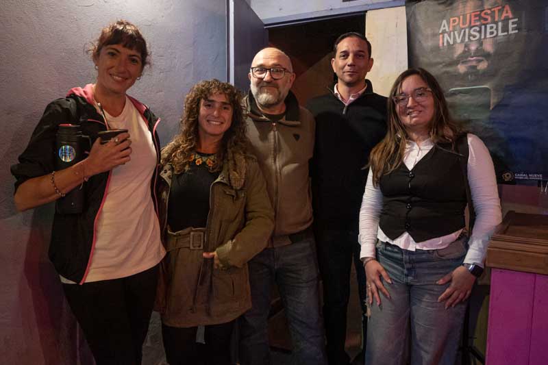 Pequeños esfuerzos y pequeños pasos pueden marcar la diferencia, hablar sobre ludopatía es necesario para concientizar y acompañar a quienes atraviesan esta situación mayormente solos. El documental se encuentra disponible en la sección de videos y en los canales de YouTube de Lotería Correntina y del equipo realizador.Además, Lotería Correntina recordó que se encuentra habilitada la línea gratuita y confidencial 0800-444-0033 y el WhatsApp +54 379 4282707 para orientación y asistencia sobre juego responsable.