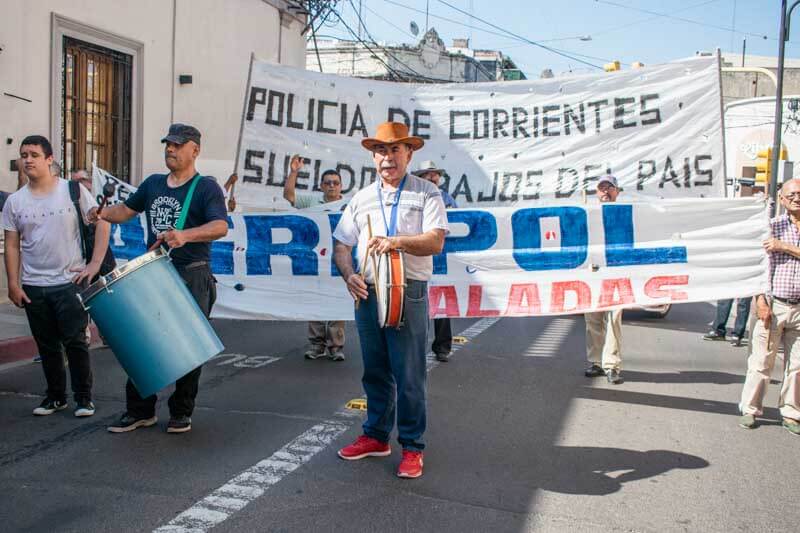 Las carencias y exigencias de los ciudadanos de la ciudad de Corrientes han dado lugar a una serie de protestas para reclamar diversas mejoras.