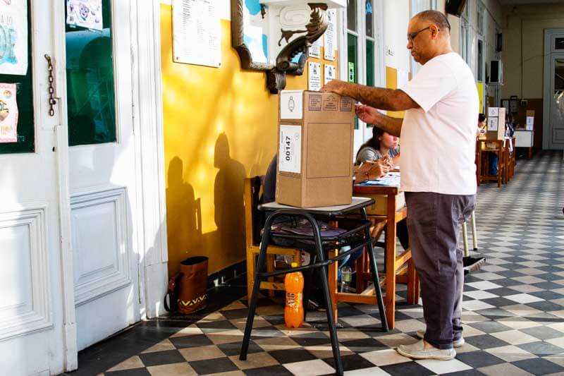 En la provincia de Corrientes emitieron su voto 704.814 personas, detalla el escrutinio provisorio, que reveló a 5.387 votos en blanco.