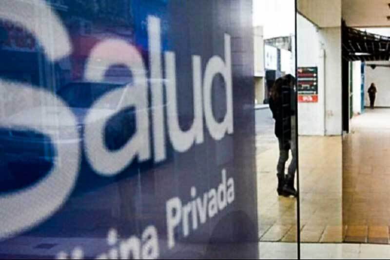 El borrador de la norma establece que las empresas de medicina privada deberán destinar el 20% de las cuotas de sus clientes al Fondo Solidario de Redistribución (FSR), que financia el sistema de salud. Este nuevo aporte ha generado preocupaciones y esperan que las entidades privadas presenten reclamaciones legales.