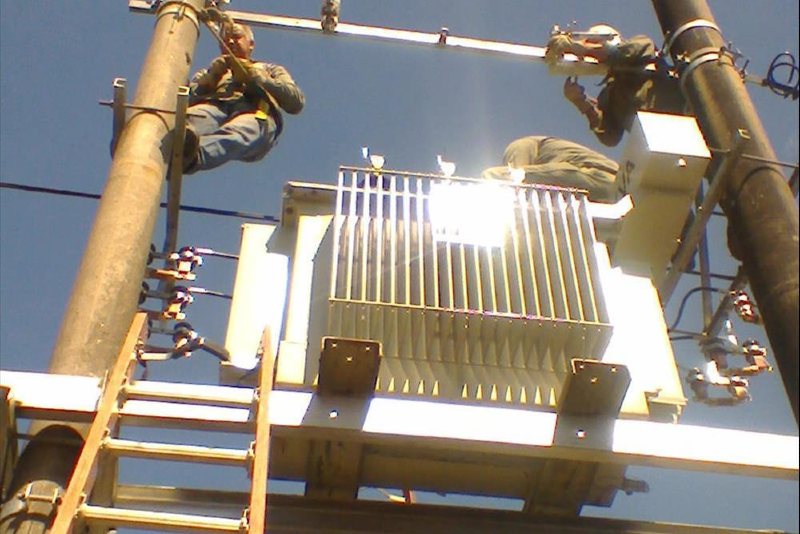 Asimismo, en Santa Ana, hoy de 8 a 12, en la ruta Nº 43, inmediaciones de la avícola Santa Ana, Colonia María Esther, los barrios Aranduroga, Don Manuel, Los Azahares, Mariño, Tierra Hermosa y Leconte. En Ituzaingó, hoy de 6.30 a 9, en los barrios San Jorge, Portal del Sol, y La Florida; y en San Luis del Palmar, también hoy de 14 a 16, en la zona del hospital, el barrio Plaza Italia, calles San Juan y Argüello, escuela 155 y zonas de influencia.