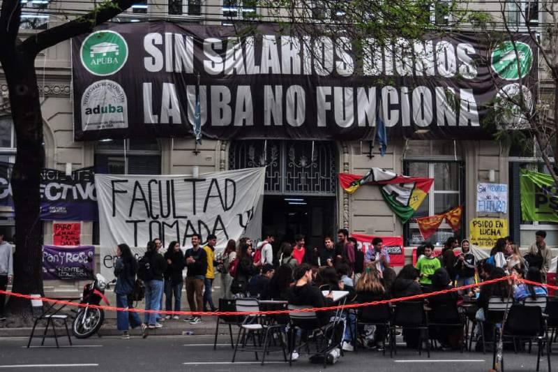 El Gobierno nacional, como parte de su estrategia de justificación, anunció la lista de casas de estudios que buscará que sean auditadas por la Sindicatura General de la Nación (Sigen), aunque no completó los integrantes de la Auditoría General de la Nación (AGN), que es el órgano de control externo de 