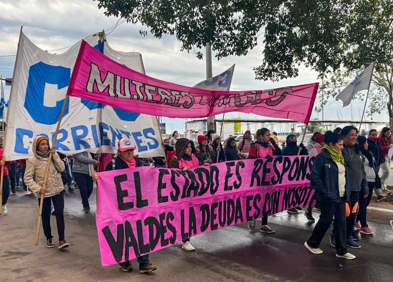 Ostentando el lema: 