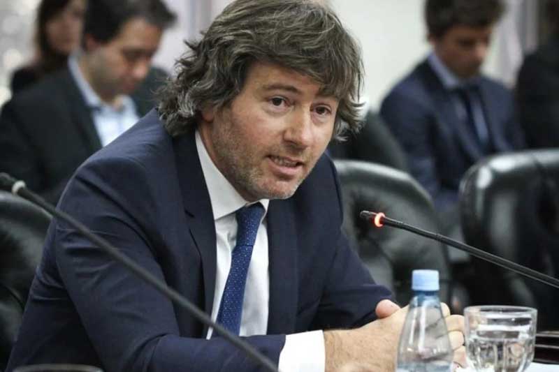 El nuevo ministro asumirá con una agenda atravesada por más de 200 pliegos judiciales pendientes de envío al Senado, vacantes en juzgados federales y nacionales que funcionan con subrogancias, y la falta de consensos para completar la integración de la Corte Suprema. Además, deberá afrontar limitaciones presupuestarias que postergaron la implementación del sistema acusatorio en la justicia federal de la Capital Federal, con el objetivo de reorganizar el esquema de designaciones y ordenar la agenda institucional del área.