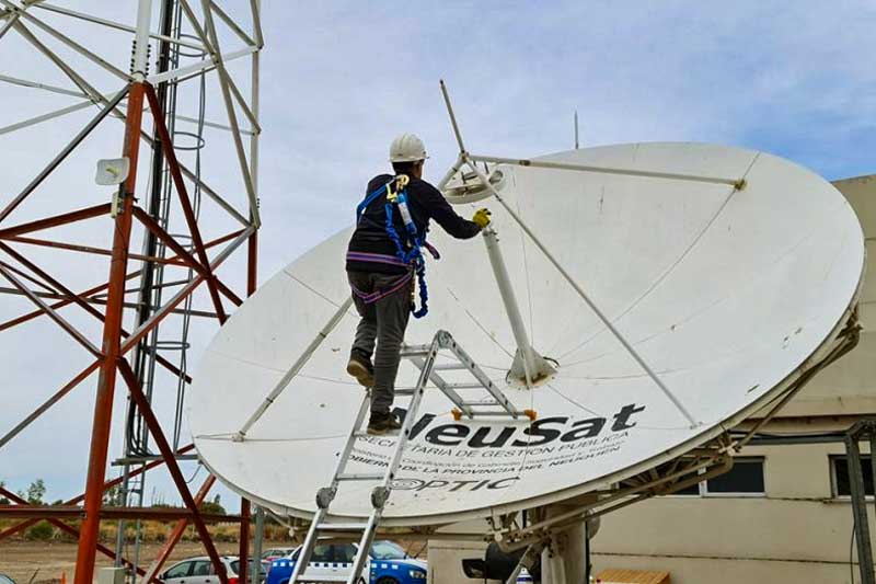 Quienes instalen estaciones terrenas maestras o de telemetría en el país accederán a un descuento del 50%, como parte de una estrategia que apunta a promover la inversión local en telecomunicaciones. El objetivo del nuevo esquema, según informó el organismo, es fomentar el desarrollo del sector bajo un modelo de mayor libertad operativa y avanzar hacia la autonomía tecnológica nacional.