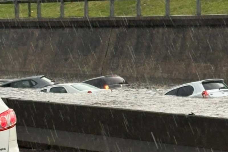 El funcionario calificó al episodio como “extraordinario” por su intensidad y carácter focalizado, al precisar que cayeron alrededor de 80 milímetros de lluvia en menos de una hora, mientras que en otras zonas cercanas prácticamente no se registraron precipitaciones. Desde el Servicio Meteorológico Nacional indicaron que el fenómeno estaba previsto y que no rige alerta, aunque se mantiene la posibilidad de lluvias aisladas para las próximas horas.