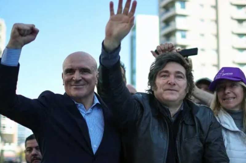 El presidente Javier Milei explicó que el “proceso de cambio” no podía quedar expuesto a una operación judicial y mediática. La presión de referentes como Mauricio Macri y de sectores internos de La Libertad Avanza aceleró la salida. La situación dejó en evidencia el impacto político del caso, que generó turbulencias en la campaña oficialista y obligó a un cierre de filas para contener el daño.