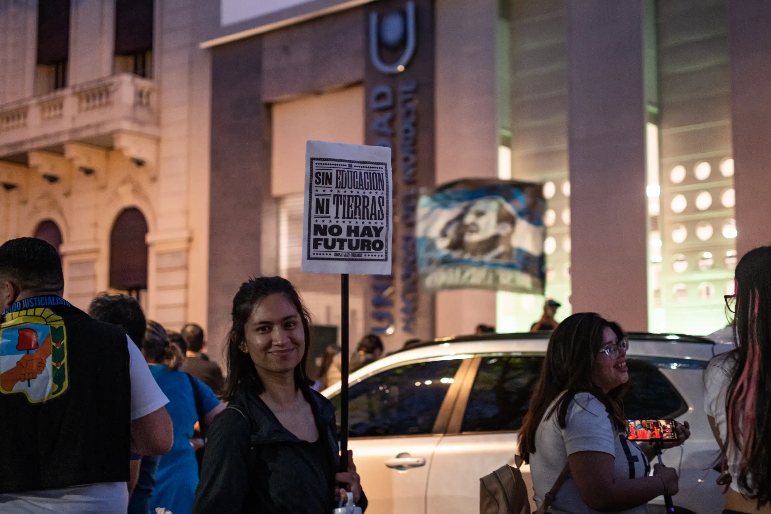 En medio de la movilizaci&oacute;n, los gestos y las miradas de quienes participaron pusieron un rostro a la discusi&oacute;n sobre el financiamiento educativo. Detr&aacute;s de las consignas hay estudiantes, trabajadores y familias para quienes el acceso a la educaci&oacute;n forma parte de sus proyectos de vida.
