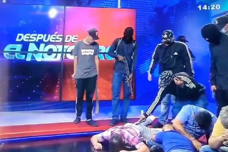 Todo se precipitó el domingo 7 de enero, cuando el comandante general de la Policía, César Zapata, confirmó que se desconocía el paradero de Adolfo Macías Villamar -más conocido como Fito-, líder de Los Choneros, condenado a 34 años en una prisión de Guayaquil, de donde se fugó sin dejar rastro en algún momento antes de la tarde de aquel día.