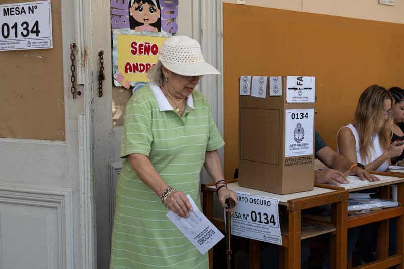 En el NOA y NEA, los oficialismos provinciales intentarán mantener el control, como en Tucumán, Salta, Misiones y Corrientes, donde los frentes locales siguen con autonomía propia. En el sur, Neuquén, Río Negro, Chubut y Santa Cruz protagonizan tensiones entre fuerzas provinciales, kirchnerismo y la expansión de LLA.