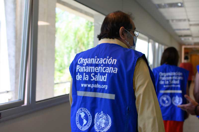 Desde el Gobierno sostienen que la salida responde a desacuerdos con el enfoque del organismo y plantean una reconfiguración basada en vínculos bilaterales y regionales. En ese marco, el país continuará dentro de la Organización Panamericana de la Salud (OPS), donde se impulsan iniciativas para fortalecer la producción y circulación de medicamentos junto a organismos como la Anmat. El cambio marca un giro en la forma en que Argentina se inserta en la agenda sanitaria internacional, con mayor énfasis en la autonomía y la cooperación directa.