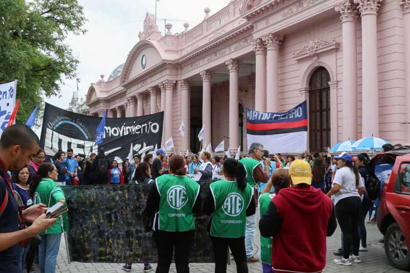 Tras darse a conocer los datos de Unicef sobre la pobreza infantil en Argentina, las entidades sociales decidieron realizar una marcha en todo el territorio argentino, en sintonía con una nueva denuncia contra la ministra Petovello, por irregularidades en un proceso licitatorio de una compra de alimentos que tuvo una transferencia de $14.000 millones de pesos. 