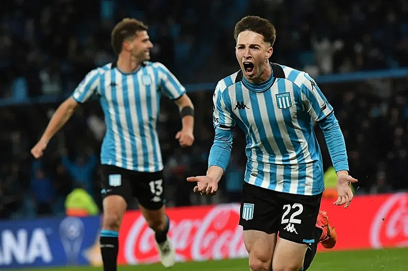 Ayer Racing Club goleó 6 a 1 a Huachipato en el Cilindro de Avellaneda, y selló su pase a la siguiente fase. Los tantos fueron marcados por Baltasar Rodríguez (10’), Adrián Martínez (26’), Johan Carbonero (en 2 oportunidades), Marco Di Césare (6’ ST) y Agustín Almendra (10’ ST), el descuento lo concretó Reyes de penal (3’ ST). En el segundo encuentro de la jornada Red Bull Bragantino venció 2 a 1 a Corinthians, de visitante.