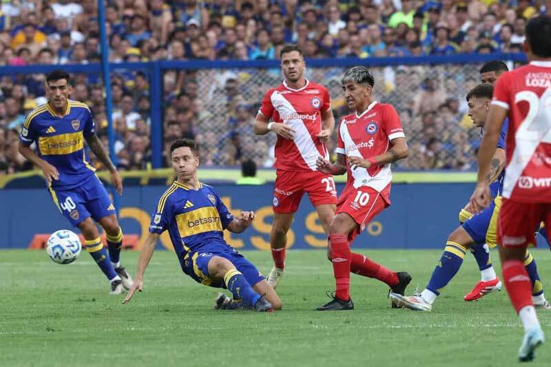 En el segundo tiempo, Boca buscó mayor profundidad con cambios en su esquema, aunque las acciones más claras fueron esporádicas. El partido, dinámico pero sin grandes emociones en las áreas, terminó dejando más incógnitas que certezas para el conjunto xeneize. El cero en ambos arcos fue negocio para los de la paternal.