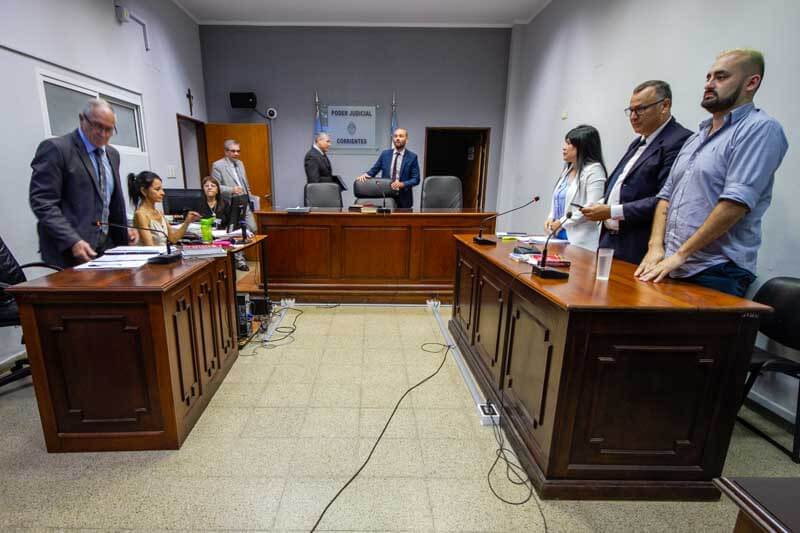 El 14 de diciembre están previstos los alegatos y el veredicto de los jueces, la causa, que llega a juicio cinco años después de la denuncia, hecha en 2018, implica a una joven estudiante de la Universidad Nacional del Nordeste. 