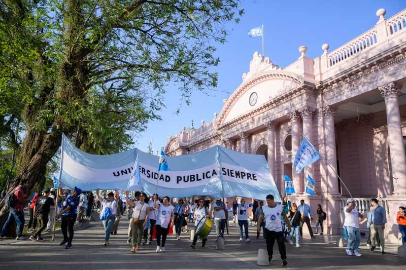 Todos los sectores de la familia universitaria se unieron en la marcha para rechazar la posibilidad de un veto presidencial, y expresaron su descontento.