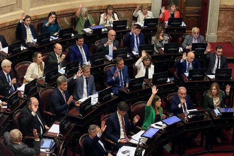 La resolución fue aprobada por unanimidad en el cierre de una sesión ordinaria en la que además se trató el proyecto de movilidad jubilatoria. Por ende, no gozarán del vigente aumento del lunes último a favor de los empleados legislativos, del 3,5% para julio y del 3% -acumulativo- para el corriente mes.