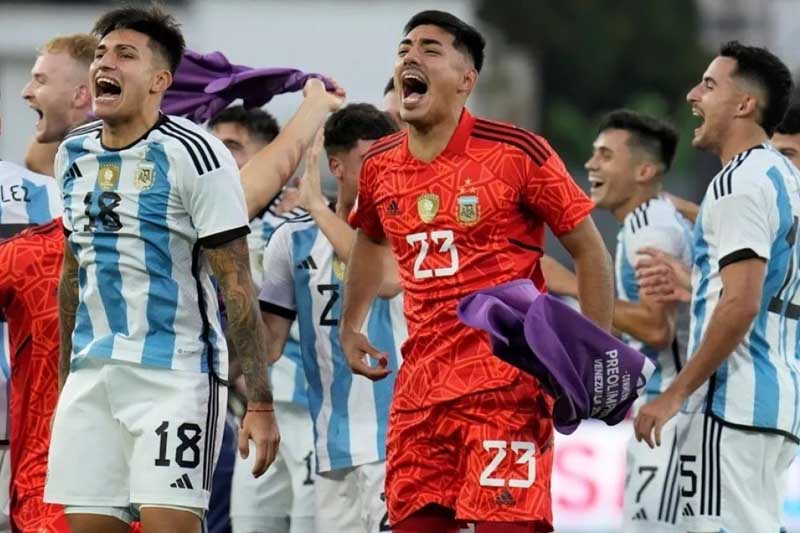 El equipo nacional accedió a los Juegos Olímpicos tras quedar en segundo lugar en el Preolímpico de Sudamérica. Dado que el torneo no está organizado por la Federación Internacional de Fútbol (FIFA), para el cual se armó un plantel con jugadores que fueron cedidos voluntariamente por los clubes, ya que no existía obligatoriedad para hacerlo. 