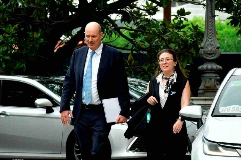 Desde que es funcionario tiene 970 millones más }