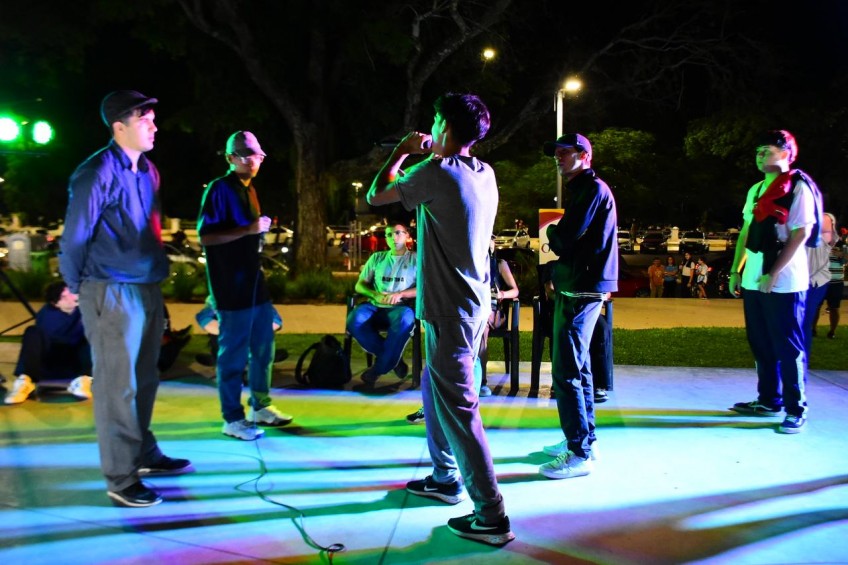 El sábado, desde las 10, se celebrará el Día de la Lengua Guaraní en la Casa del Bicentenario (Caracas 4400) y a partir de las 18 se realizará un nuevo encuentro de freestyle “Buscando el Punch” en el Centro Cultural Adolfo Mors. Ese mismo día, de 16 a 19, en la sede de Pellegrini 542, habrá un taller de carnaval con estructuras y plumas. Además, de 18 a 20, el circuito turístico “Descubrí Corrientes” recorrerá la plaza 25 de Mayo y alrededores.