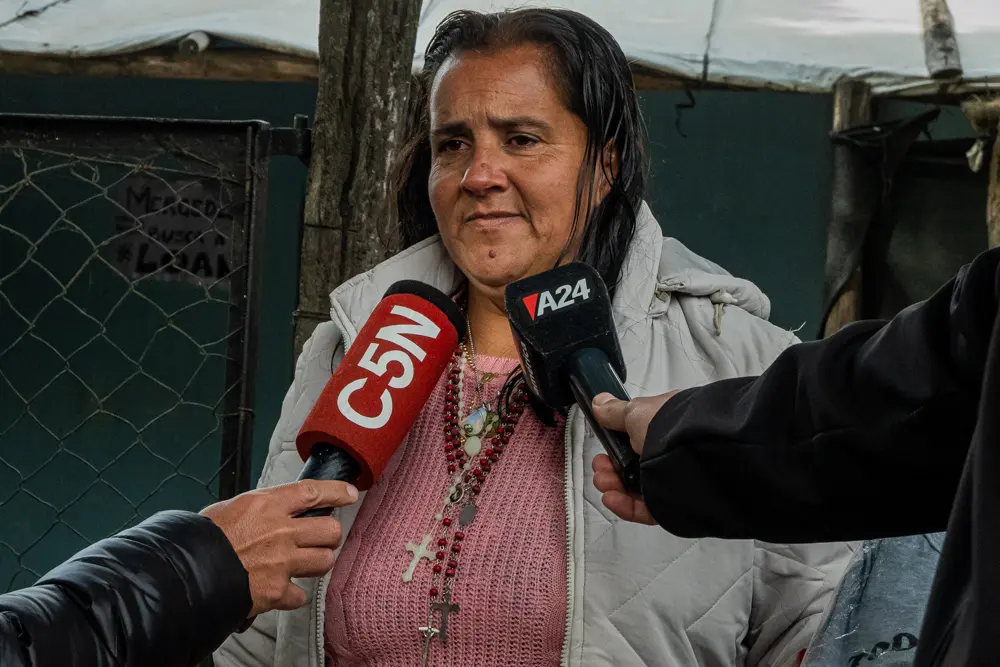 Al inicio de la causa, la cobertura de Imagen Documental se plant&oacute; desde el territorio. Mientras la televisi&oacute;n nacional buscaba el minuto a minuto fren&eacute;tico, nos enfocamos en el registro fotogr&aacute;fico y documental, puedes leer nuestro especial en Caso Loan.
