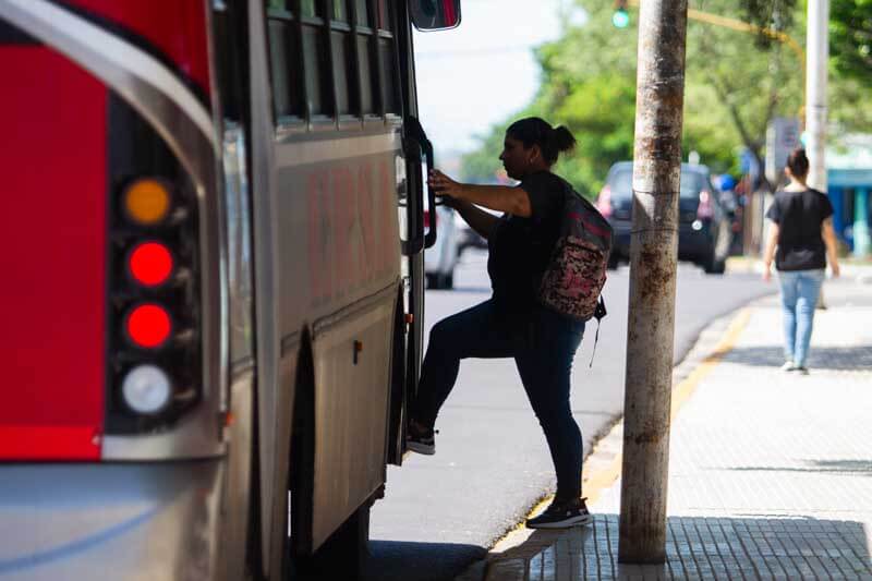 En general, los rubros que más incidieron en la suba fueron transporte (+3,5%) y vivienda, agua, electricidad y otros combustibles (+2,8%). En el nordeste argentino la inflación fue impulsada por los aumentos en transporte (3,3%), bebidas alcohólicas y tabaco (2,7%), y hoteles y restaurantes (2,6%). Las menores variaciones se registraron en educación (0,4%) y equipamiento del hogar (0,6%).