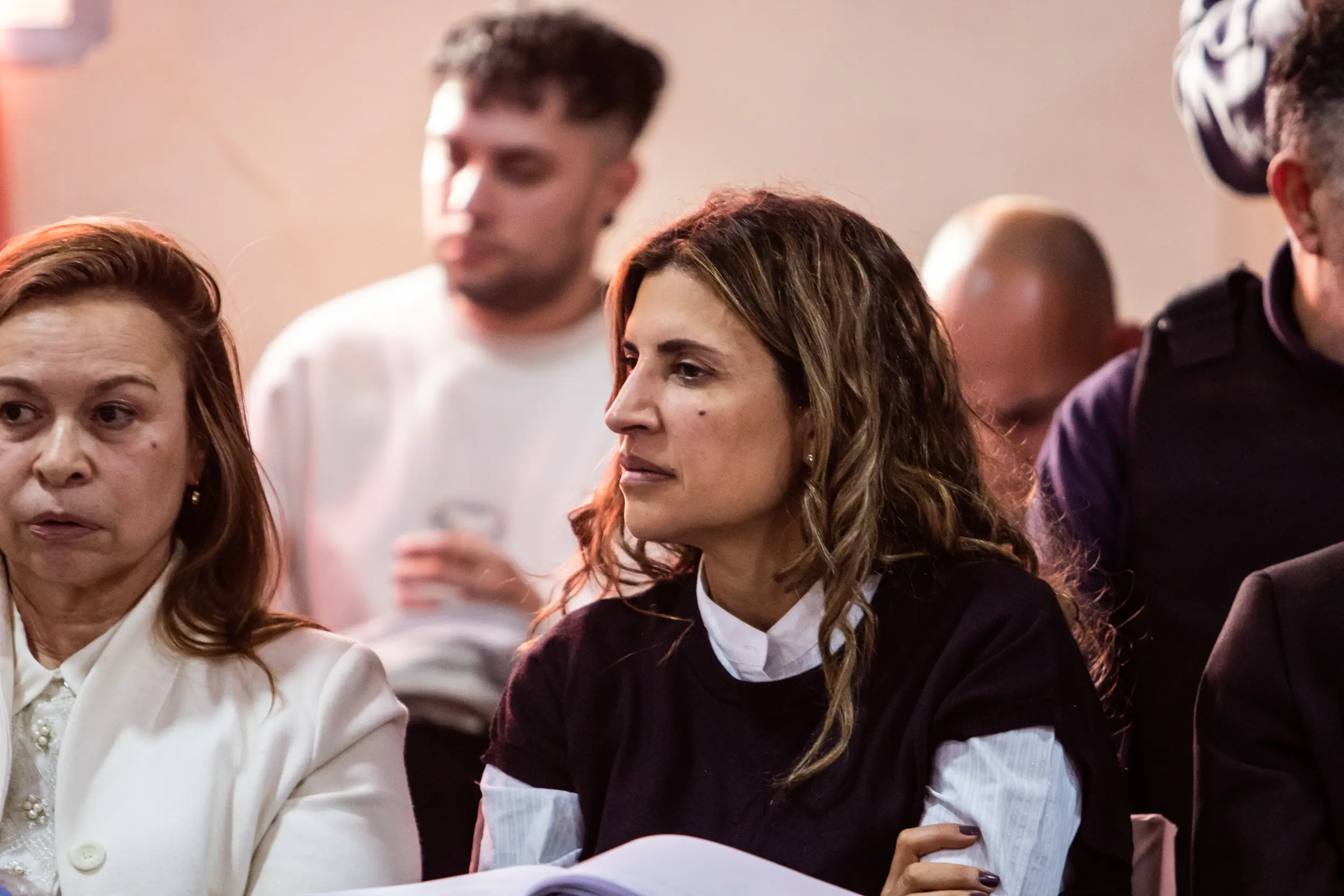 En medio de las controversias, el Tribunal dispuso la incorporaci&oacute;n de la&nbsp;defensora oficial Juliana Machado&nbsp;para representar a Federico Rossi Colombo. La medida busc&oacute; garantizar el derecho de defensa del imputado y ordenar su participaci&oacute;n dentro del expediente.

&nbsp;
