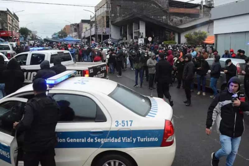 El reclamo paralelo de las fuerzas de seguridad misioneras continúa con una serie de manifestaciones que se gestaron con fuerza en el país desde 2013. En ese entonces fueron 20 provincias las que alzaron la bandera del reclamo. Aunque por ahora solo en Corrientes y en Misiones están movilizados, en Salta, Tucumán y Buenos Aires advirtieron que también asumirían las acciones de protesta.