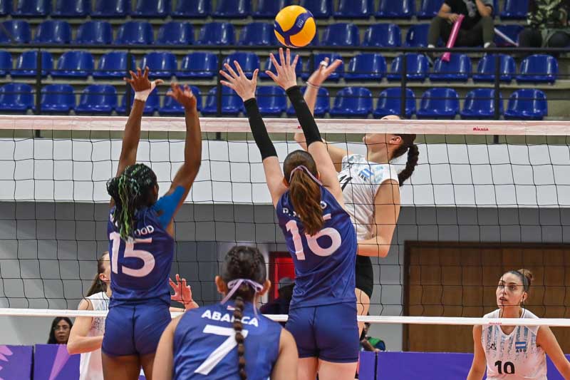 Paula Tomasa fue la máxima anotadora, con 15 puntos, seguida por María Victoria Matich (14), Josefina Ossvald (11) y Keila Llanos (6). Con este resultado Argentina se aseguró el primer puesto del grupo A y aguarda al rival que enfrentará mañana en los cuartos de final, cuyo horario dependerá de los últimos partidos de la jornada.