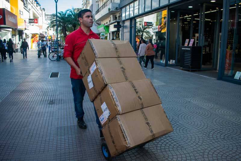 Este porcentaje refleja a aquellos que buscan empleo de manera activa, pero no lo encuentran. Las estadísticas reflejan que el 73,8% de los desempleados tiene hasta el secundario completo, mientras que el 26,2% cuenta con estudios superiores o universitarios. En cuanto a la subocupación, que incluye a quienes trabajan menos horas de las deseadas, el índice es del 11,8%.