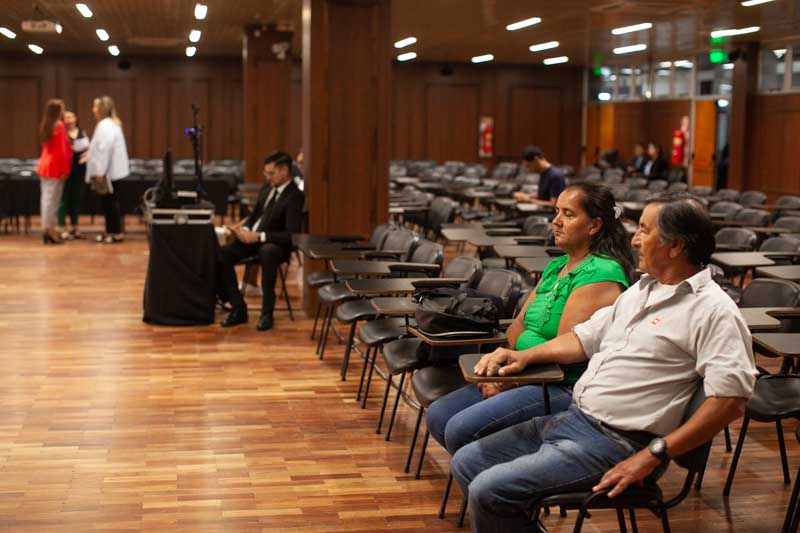 En total hay 17 imputados: siete en la causa principal, acusados de la sustracción y ocultamiento del niño, y diez en un expediente paralelo por presuntas maniobras para desviar la investigación. La fiscalía redujo su propuesta original de más de 700 testigos a 161 para el juicio