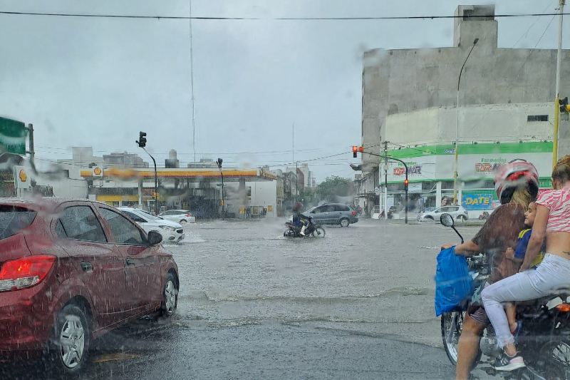 Los principales afectados fueron los habitantes de los barrios San Ignacio, Doctor Flyer, Lomas (al sur de la autovía) y del barrio Ponce (al norte de la autovía), en diferentes sectores. Además, ocurrieron los usuales colapsos en las esquinas de Vera y Quilmes, y en 3 de Abril y España (foto).