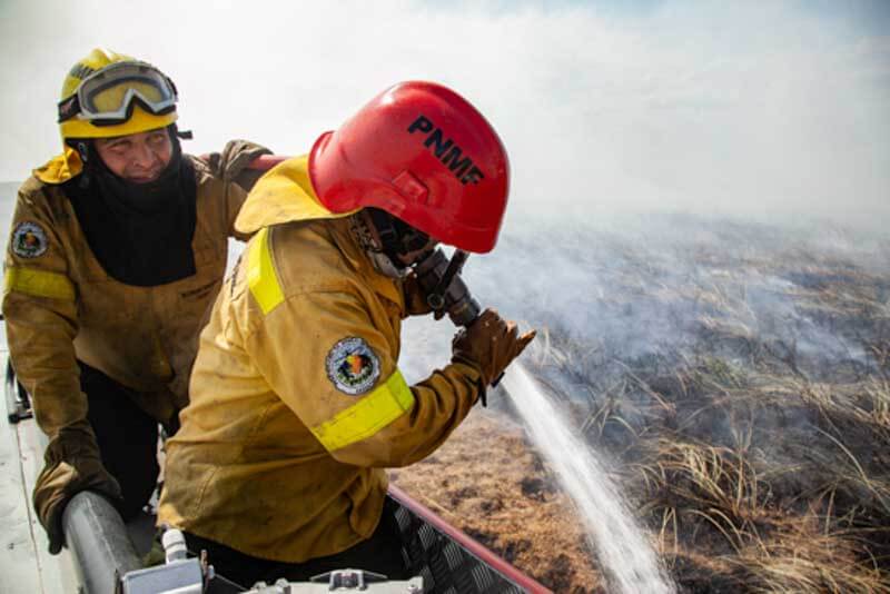 Las donaciones pueden acercarse directamente al cuartel ubicado en Gutemberg 2600. Las autoridades aclararon que no realizan colectas de dinero ni solicitan electrodomésticos, y advirtieron que no hay bomberos recorriendo domicilios en busca de colaboraciones.