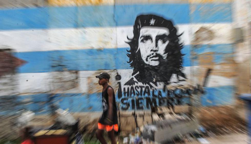 Camilo Guevara afirmaba que la imagen de su padre había sido comercializada de una forma desproporcionada y consideraba que con ello se buscaba desaparecer al “Che” de su propia historia. Él tenía cinco años cuando murió, pero decía haber aprendido mucho a través de sus escritos, familiares y amigos.