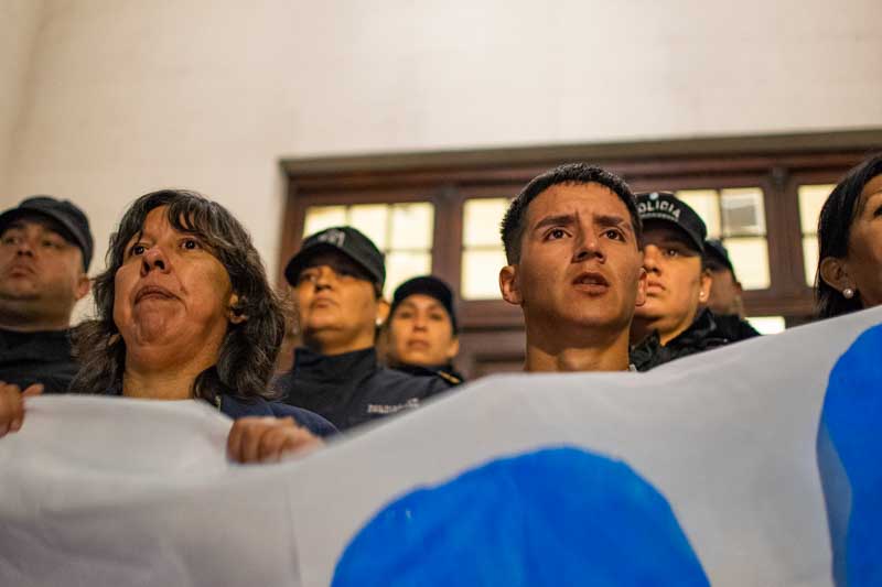 Unidos y presentando un frente común para exigir soluciones y obtener respuestas de un sistema judicial precario y poco efectivo.