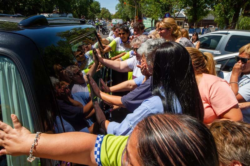 Hubo manifestaciones de mucho dolor igual que muchas preguntas insatisfechas sobre la explicación del trágico accidente.