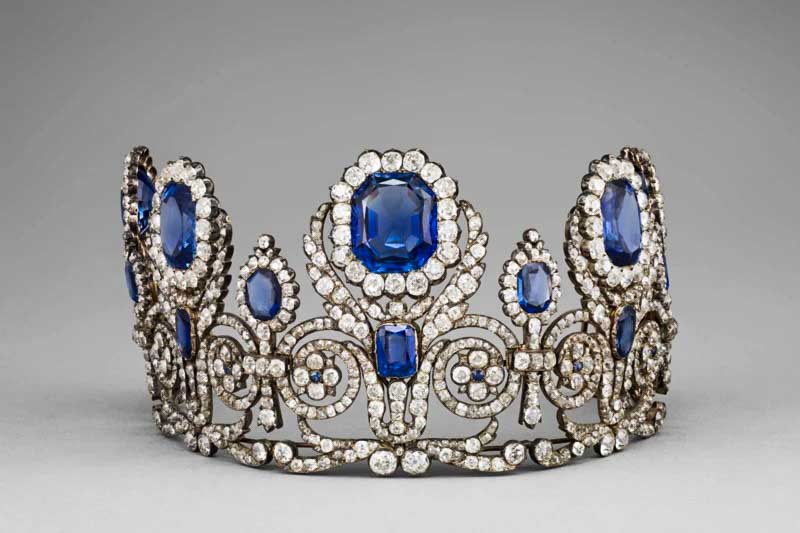 El robo ocurrió a pocos pasos de obras icónicas como la Mona Lisa, pero los delincuentes se enfocaron en las joyas, que pueden convertirse en dinero en efectivo. Este hecho reaviva la preocupación por la seguridad de los museos franceses, tras incidentes similares en los últimos años, y evidencia la creciente audacia de las bandas especializadas en robos de arte.