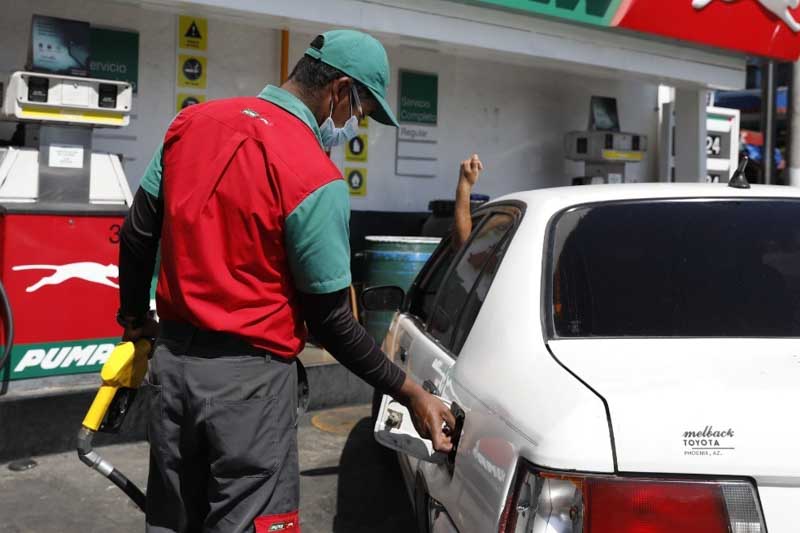 Precios en Shell (antes / ahora): Nafta Súper: de $1.337 a $1.326. V-Power Nafta: de $1.623 a 1.566. Diésel común: de $1.399 a $1.378. V-Power Diésel: de $1.659 a $1.594. Precios en Puma (antes / ahora): Nafta Súper: de $1.340 a $1.249. Infinia Nafta (Premium): de 1.593 a $1.457. Diésel común: de $1.274 a $1.283 Infinia Diésel: de $1.550 a 1.466.  Precios en YPF (antes / ahora): Nafta Súper: de $1.274 a $1.249. Infinia Nafta: de $1.550 a 1.457
Diésel 500: de $1.323 a $1.283. Infinia Diésel: de $1.593 a $1.466