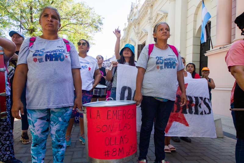 La funcionaria acumula seis denuncias penales en su contra y una citación pendiente de la Cámara de Diputados, más la orden del juez Sebastián Casanello de repartir los productos guardados (en proceso de vencimiento) en los galpones de Villa Martelli, en Buenos Aires, y de Tafí Viejo, en Tucumán. En este caso el gasto se hizo, pero esa comida no habría llegado a destino.