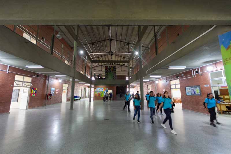 La decisión de suspender las clases fue tomada por Vilma Mariel Viudes, rectora de la entidad, que espera una pronta solución.