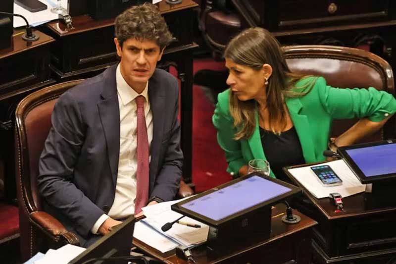 Por el radicalismo votaron la conformación definitiva el propio Lousteau y la diputada Mariela Coletta por el radicalismo, y por UxP lo hicieron sus seis integrantes: Germán Martínez, Paula Penacca, Oscar Parrilli, Eduardo 