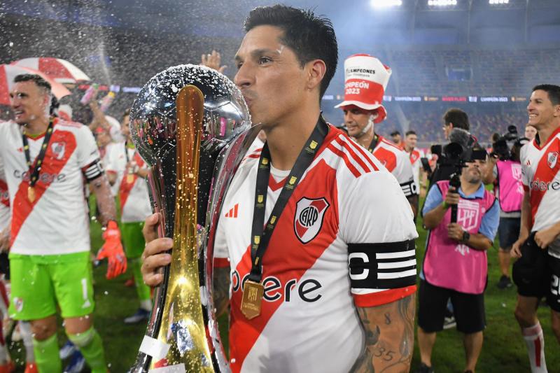 Tras decidir no renovar con Estudiantes, el mendocino recibió el esperado llamado del técnico más ganador de River, Marcelo Gallardo, y rápidamente llegaron a un acuerdo, que consiste en firmar un contrato hasta diciembre de 2025, teniendo en cuenta la cercanía del retiro del mediocampista de 38 años, y volver a ser el referente indiscutido del plantel.
