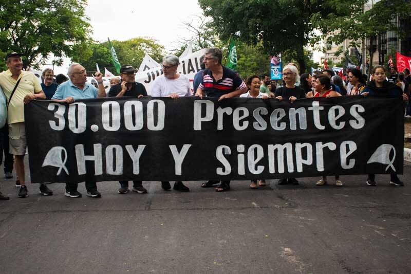 En esta fecha se recuerda a las personas desaparecidas, torturadas y asesinadas por el gobierno de facto.