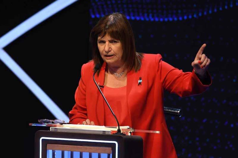 Patricia Bullrich (Juntos por el Cambio) se recompuso de la imagen que dejó en la jornada anterior y atacó -como de costumbre- fuerte contra el kirchnerismo, pero dejó una mejor imagen y hasta hubo quienes la dieron por ganadora. 