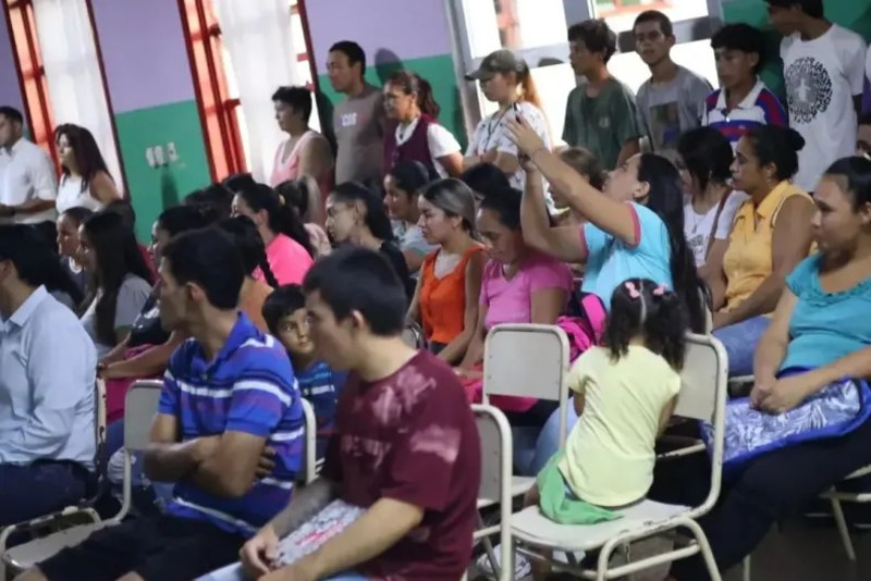 Los interesados deberán completar un formulario con todos los datos básicos, anotar un correo electrónico y un número de teléfono donde cada estudiante recibirá los mensajes por esos medios, ya sea para finalizar el trámite, un recordatorio de un dato faltante o para confirmar que el proceso se haya realizado correctamente.