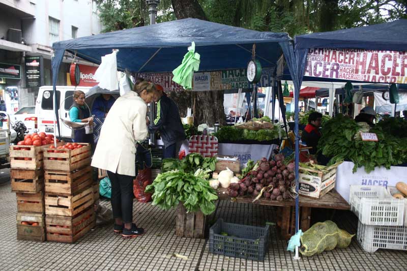 Tras la noticia de que la Asociación de Ferias Francas de Corrientes tendrá próximamente casa propia, las autoridades adelantaron la presencia de más de 400 feriantes, que desde las 8 de la primera jornada ofrecerán alimentos frescos y naturales, conservas, chacinados, plantas, artesanías y manufacturas diversas, más la participación de números artísticos.